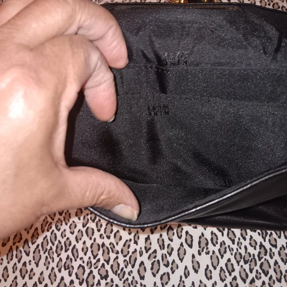 Chic Black Leather Shoulder Bag with Gold Chain - Picture 10 of 12